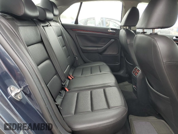 2010 Volkswagen Jetta SE with VIN 3VWRZ7AJ2AM038256, listed as a Copart auction lot 47631015 with 205,579 mi miles and Salvage title. Bid and sale history available at DreamBid. Image 10.