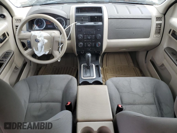 2008 Ford Escape XLS z VIN 1FMCU02Z88KB09430, wystawiony jako Copart lot #58158645 z przebiegiem 216 763 mil mil oraz Czysty tytuł • Clean title. Historia ofert i sprzedaży dostępna na DreamBid. Obrazek 8.