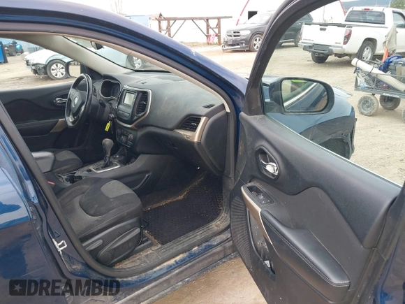 2018 Jeep Cherokee Latitude with VIN 1C4PJMCXXJD532507, listed as a IAAI auction lot 41895858 with 143,571 mi miles. Bid and sale history available at carsss.com. Image 5.