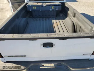 2006 Chevrolet Silverado 1500 Work Truck with VIN 1GCEC14V26E200897, listed as a Copart auction lot 87646235 with 403,526 mi miles and Clean Title. Bid and sale history available at carsss.com. Image 10.