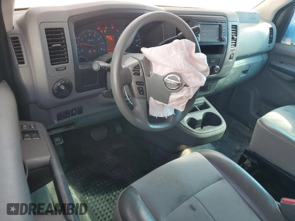 2017 Nissan NV Cargo S z VIN 1N6BF0KM4HN808449, wystawiony jako Copart lot #46137235 z przebiegiem 79 136 mil mil oraz Szkoda całkowita • Salvage title. Historia ofert i sprzedaży dostępna na DreamBid. Obrazek 8.