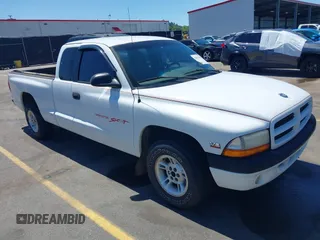 1999 Dodge Dakota SLT z VIN 1B7GL22X0XS193423, wystawiony jako IAAI lot #42053562 z przebiegiem 209 802 mil mil oraz . Historia ofert i sprzedaży dostępna na DreamBid. Obrazek 1.