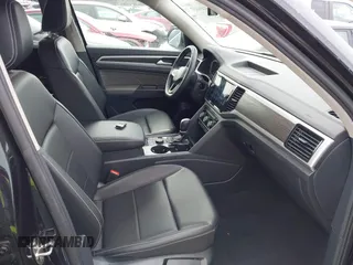 2023 Volkswagen Atlas SE z VIN 1V2KR2CA9PC502284, wystawiony jako IAAI lot #41614137 z przebiegiem 19 122 mil mil oraz . Historia ofert i sprzedaży dostępna na DreamBid. Obrazek 5.