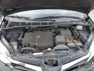 2018 Toyota Sienna LE Auto Access Seat with VIN 5TDKZ3DC8JS929730, listed as a IAAI auction lot 41898547 with 88,043 mi miles. Bid and sale history available at carsss.com. Image 10.