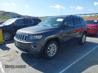 2016 Jeep Grand Cherokee Laredo z VIN 1C4RJFAG5GC390413, wystawiony jako IAAI lot #42254165 z przebiegiem 99 231 mil mil oraz . Historia ofert i sprzedaży dostępna na DreamBid. Obrazek 17.