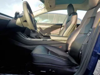 2021 Tesla Model 3 Standard Range Plus z VIN 5YJ3E1EA0MF014607, wystawiony jako Copart lot #47290835 z przebiegiem 43 251 mil mil oraz Szkoda całkowita • Salvage title. Historia ofert i sprzedaży dostępna na DreamBid. Obrazek 7.