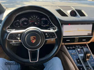 2019 Porsche Cayenne z VIN WP1AA2AY7KDA05952, wystawiony jako Copart lot #42854295 z przebiegiem 139 028 mil mil oraz Czysty tytuł • Clean title. Historia ofert i sprzedaży dostępna na DreamBid. Obrazek 7.