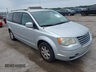 2010 Chrysler Town & Country Touring z VIN 2A4RR5D15AR479403, wystawiony jako IAAI lot #42418923 z przebiegiem 186 942 mil mil oraz . Historia ofert i sprzedaży dostępna na DreamBid. Obrazek 1.