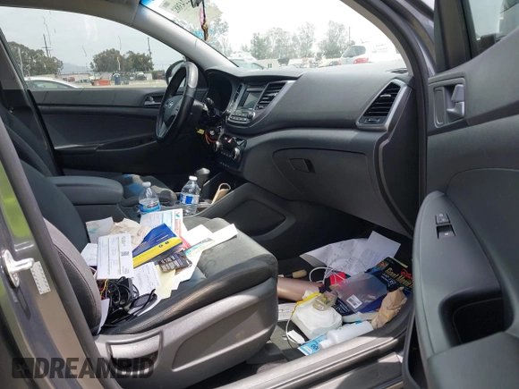 2016 Hyundai Tucson SE z VIN KM8J23A41GU239282, wystawiony jako IAAI lot #42243882 z przebiegiem 86 442 mil mil oraz . Historia ofert i sprzedaży dostępna na DreamBid. Obrazek 5.