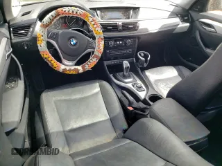 2014 BMW X1 xDrive28i z VIN WBAVL1C5XEVY16263, wystawiony jako Copart lot #52242225 z przebiegiem 154 951 mil mil oraz Szkoda całkowita • Salvage title. Historia ofert i sprzedaży dostępna na DreamBid. Obrazek 8.