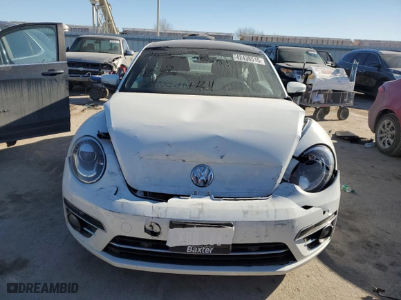2018 Volkswagen Beetle SE with VIN 3VWJD7AT9JM728177, listed as a Copart auction lot 42438515 with 0 mi miles and Salvage Title. Bid and sale history available at carsss.com. Image 5.