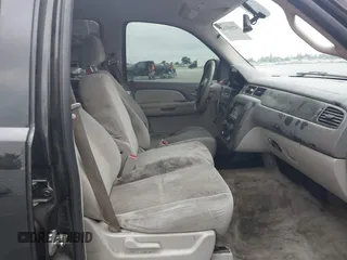 2007 Chevrolet Tahoe LS z VIN 1GNFC13C37J395803, wystawiony jako IAAI lot #42068163 z przebiegiem 273 156 mil mil oraz . Historia ofert i sprzedaży dostępna na DreamBid. Obrazek 5.