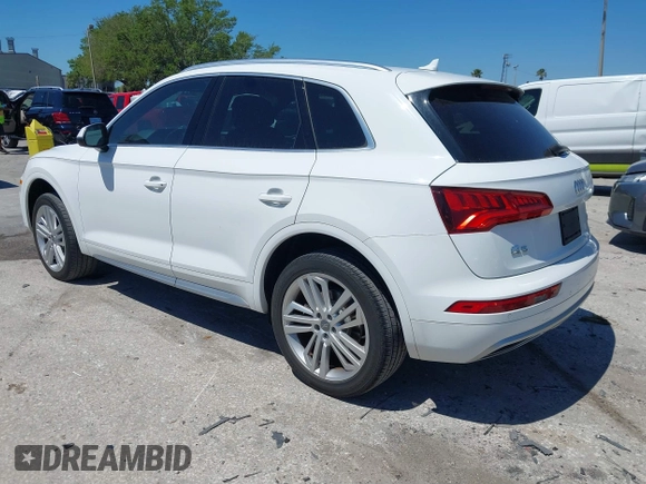 2018 Audi Q5 Premium Plus with VIN WA1BNAFYXJ2097883, listed as a IAAI auction lot 41890804 with 44,220 mi miles. Bid and sale history available at carsss.com. Image 3.