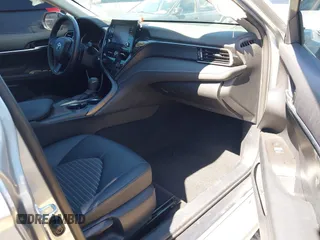 2023 Toyota Camry SE z VIN 4T1T11AK0PU833313, wystawiony jako IAAI lot #41743288 z przebiegiem 25 195 mil mil oraz . Historia ofert i sprzedaży dostępna na DreamBid. Obrazek 5.
