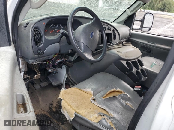 2007 Ford Econoline Cargo Commercial with VIN 1FTNE24LX7DA06575, listed as a Copart auction lot 68727304 with 187,344 mi miles and Salvage title. Bid and sale history available at DreamBid. Image 8.