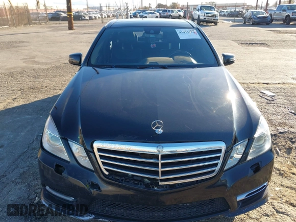 2013 Mercedes-Benz E 550 Sport z VIN WDDHF9BBXDA716236, wystawiony jako IAAI lot #41411124 z przebiegiem 159 401 mil mil oraz . Historia ofert i sprzedaży dostępna na DreamBid. Obrazek 13.