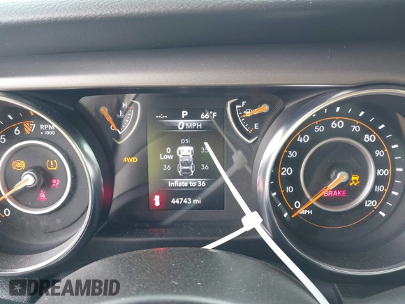 2022 Jeep Wrangler Unlimited Sport S z VIN 1C4HJXDG0NW133801, wystawiony jako IAAI lot #41908846 z przebiegiem 44 743 mil mil oraz . Historia ofert i sprzedaży dostępna na DreamBid. Obrazek 7.