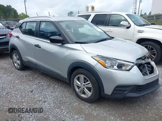 2018 Nissan Kicks SV z VIN 3N1CP5CU1JL515911, wystawiony jako IAAI lot #42352777 z przebiegiem 50 917 mil mil oraz . Historia ofert i sprzedaży dostępna na DreamBid. Obrazek 1.