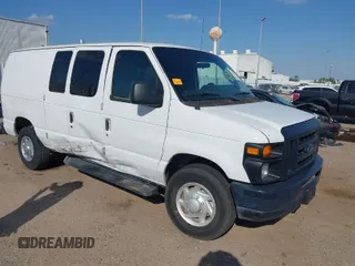 2013 Ford Econoline Cargo Commercial z VIN 1FTNE2EL3DDA49763, wystawiony jako IAAI lot #41761192 z przebiegiem 133 907 mil mil oraz . Historia ofert i sprzedaży dostępna na DreamBid. Obrazek 1.