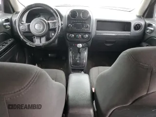 2015 Jeep Patriot Sport z VIN 1C4NJPBB5FD348999, wystawiony jako Copart lot #58496905 z przebiegiem 177 718 mil mil oraz Czysty tytuł • Clean title. Historia ofert i sprzedaży dostępna na DreamBid. Obrazek 8.
