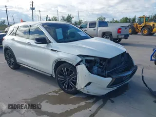 2021 Infiniti QX50 Luxe z VIN 3PCAJ5BA1MF110115, wystawiony jako IAAI lot #40212504 z przebiegiem 36 695 mil mil oraz . Historia ofert i sprzedaży dostępna na DreamBid. Obrazek 1.