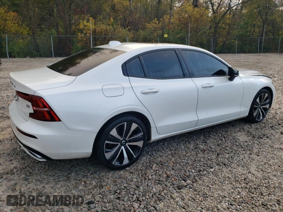 2022 Volvo S60 Momentum with VIN 7JRL12FZ5NG160791, listed as a Copart auction lot 75490104 with 39,501 mi miles and Salvage Title. Bid and sale history available at carsss.com. Image 3.