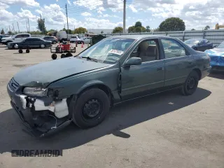 1999 Toyota Camry LE z VIN 4T1BG22KXXU531798, wystawiony jako Copart lot #50107905 z przebiegiem Nie podano mil oraz Szkoda całkowita • Salvage title. Historia ofert i sprzedaży dostępna na DreamBid. Obrazek 1.