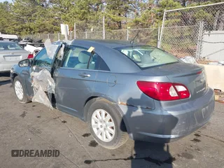 2007 Chrysler Sebring z VIN 1C3LC46K37N591902, wystawiony jako IAAI lot #40982621 z przebiegiem 87 637 mil mil oraz . Historia ofert i sprzedaży dostępna na DreamBid. Obrazek 3.
