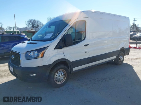 2022 Ford Transit Cargo z VIN 1FTBR2CG0NKA17606, wystawiony jako IAAI lot #41061434 z przebiegiem 64 062 mil mil oraz . Historia ofert i sprzedaży dostępna na DreamBid. Obrazek 17.