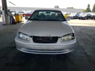 2001 Toyota Camry CE z VIN JT2BG22K010543907, wystawiony jako Copart lot #60874815 z przebiegiem 313 008 mil mil oraz Czysty tytuł • Clean title. Historia ofert i sprzedaży dostępna na DreamBid. Obrazek 5.