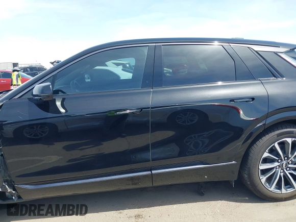 2024 Cadillac LYRIQ Sport z VIN 1GYKPVRK6RZ131099, wystawiony jako IAAI lot #41979330 z przebiegiem 3953 mil mil oraz . Historia ofert i sprzedaży dostępna na DreamBid. Obrazek 14.