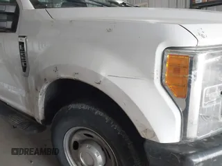 2017 Ford F-250 XL с VIN 1FDBF2A68HEC99835, выставлен на аукционе IAAI как лот 41574205 с пробегом 61 847 миль миль и . История ставок и продаж доступна на DreamBid. Изображение 6.