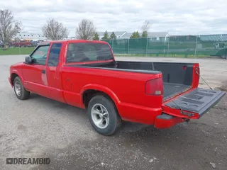 2000 Chevrolet S-10 LS with VIN 1GCCS19W3Y8111269, listed as a IAAI auction lot 42087682 with 176,712 mi miles. Bid and sale history available at carsss.com. Image 3.