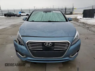 2016 Hyundai Sonata Hybrid Limited with VIN KMHE34L14GA033575, listed as a Copart auction lot 39844204 with 133,641 mi miles. Bid and sale history available at carsss.com. Image 5.