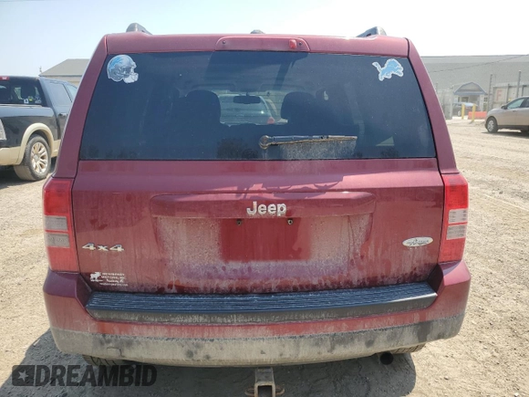 2015 Jeep Patriot Latitude with VIN 1C4NJRFB5FD417017, listed as a Copart auction lot 59879435 with 204,085 mi miles and Clean title. Bid and sale history available at DreamBid. Image 6.