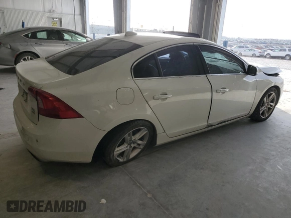 2015 Volvo S60 T5 Platinum with VIN YV1612TM8F2352980, listed as a Copart auction lot 82701654 with 0 mi miles and Salvage Title. Bid and sale history available at carsss.com. Image 3.