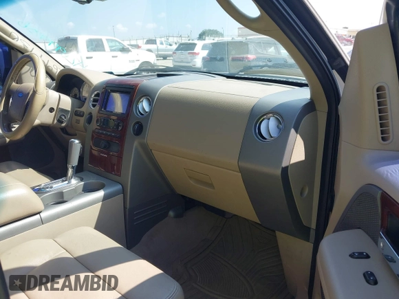 2007 Ford F-150 XLT z VIN 1FTPW14V97FA04872, wystawiony jako IAAI lot #42699936 z przebiegiem 143 060 mil mil oraz . Historia ofert i sprzedaży dostępna na DreamBid. Obrazek 5.