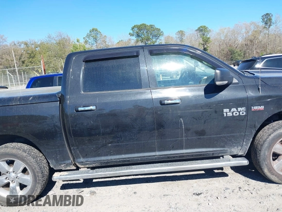 2018 Ram 1500 Big Horn z VIN 3C6RR7LT4JG196072, wystawiony jako IAAI lot #41890172 z przebiegiem 237 671 mil mil oraz . Historia ofert i sprzedaży dostępna na DreamBid. Obrazek 13.