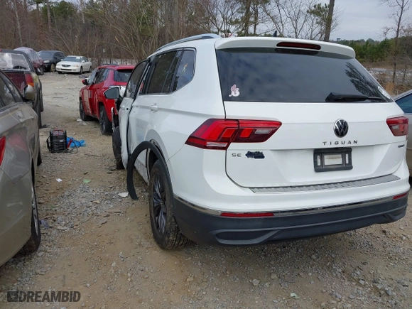2022 Volkswagen Tiguan SE with VIN 3VV2B7AX5NM055508, listed as a IAAI auction lot 41179328 with 50,693 mi miles. Bid and sale history available at carsss.com. Image 3.