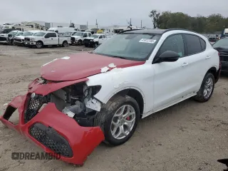 2020 Alfa Romeo Stelvio z VIN ZASPAJAN1L7C92420, wystawiony jako Copart lot #41972755 z przebiegiem Nie podano mil oraz Nie do naprawy. Historia ofert i sprzedaży dostępna na DreamBid. Obrazek 1.