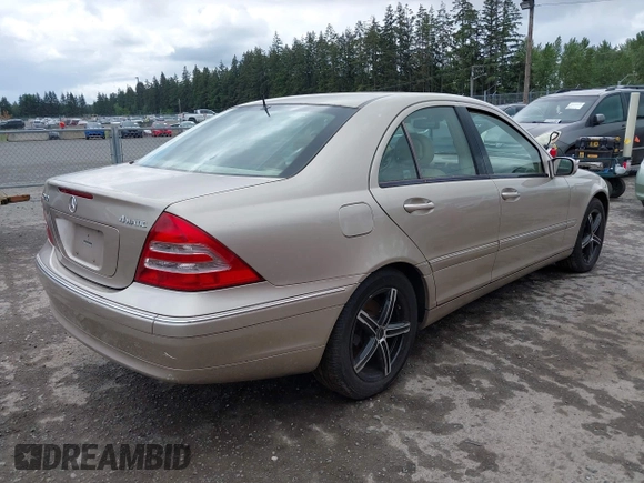 2004 Mercedes-Benz C 240 с VIN WDBRF81J14F513304, выставлен на аукционе IAAI как лот 42309645 с пробегом 119 649 миль миль и . История ставок и продаж доступна на DreamBid. Изображение 4.