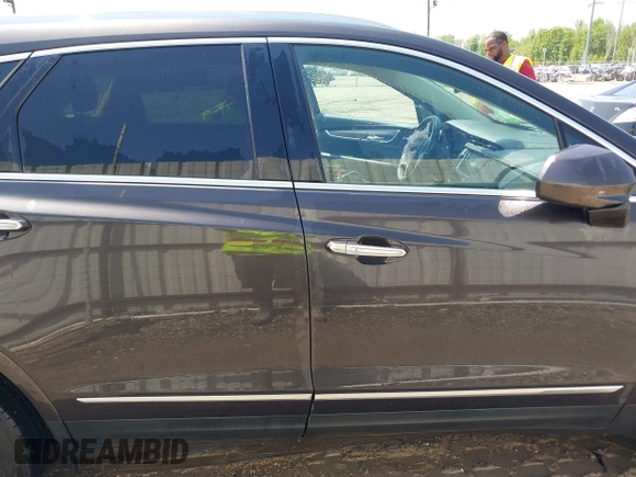 2017 Cadillac XT5 Premium Luxury AWD with VIN 1GYKNERS5HZ162882, listed as a IAAI auction lot 41919780 with 96,051 mi miles. Bid and sale history available at carsss.com. Image 13.