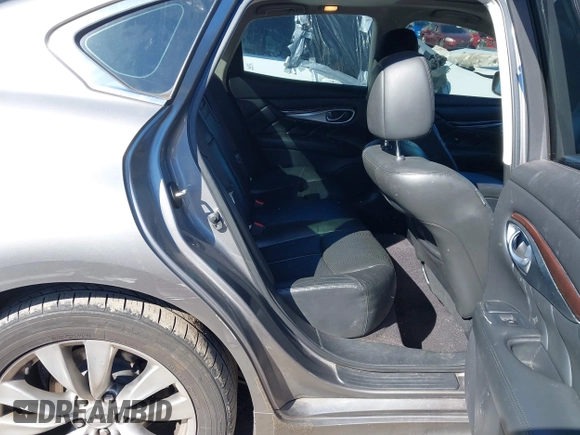 2012 Infiniti M with VIN JN1BY1AP3CM331819, listed as a IAAI auction lot 41773311 with 321,644 mi miles and . Bid and sale history available at DreamBid. Image 8.
