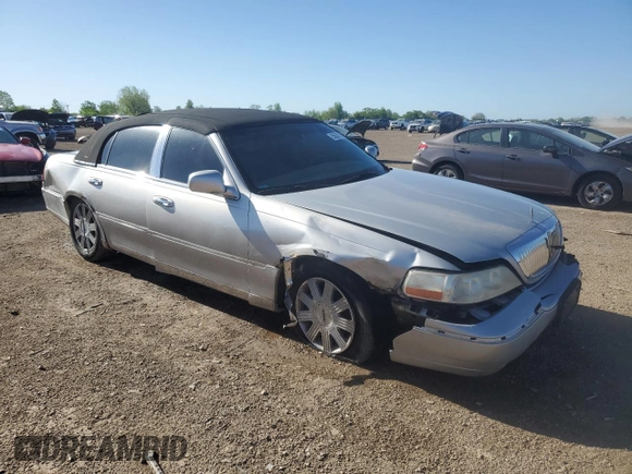 2004 Lincoln Town Car Ultimate z VIN 1LNHM83W94Y625182, wystawiony jako Copart lot #55632185 z przebiegiem 179 597 mil mil oraz Szkoda całkowita • Salvage title. Historia ofert i sprzedaży dostępna na DreamBid. Obrazek 4.