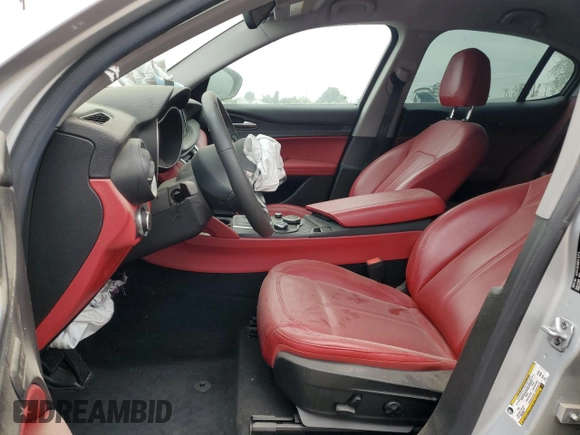 2019 Alfa Romeo Stelvio z VIN ZASPAJAN0K7C71850, wystawiony jako Copart lot #54234205 z przebiegiem Nie podano mil oraz Szkoda całkowita • Salvage title. Historia ofert i sprzedaży dostępna na DreamBid. Obrazek 7.