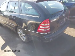 2005 Mercedes-Benz C 240 z VIN WDBRH61J65F602981, wystawiony jako IAAI lot #41388351 z przebiegiem 207 632 mil mil oraz . Historia ofert i sprzedaży dostępna na DreamBid. Obrazek 14.