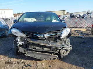 2018 Toyota Sienna XLE with VIN 5TDDZ3DC9JS207367, listed as a IAAI auction lot 41877615 with 104,500 mi miles. Bid and sale history available at carsss.com. Image 12.