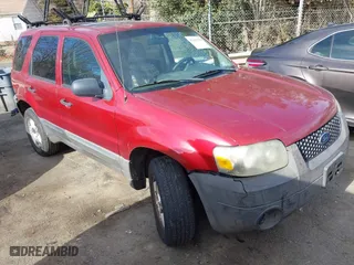 2006 Ford Escape XLT with VIN 1FMYU03116KC42851, listed as a IAAI auction lot 41667519 with 257,502 mi miles. Bid and sale history available at carsss.com. Image 1.