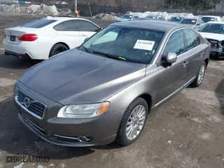 2012 Volvo S80 3.2L with VIN YV1940AS7C1159215, listed as a IAAI auction lot 41760100 with 121,835 mi miles. Bid and sale history available at carsss.com. Image 6.