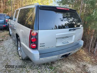 2011 GMC Yukon XL Denali with VIN 1GKS2MEF0BR102845, listed as a IAAI auction lot 41886377 with 210,991 mi miles. Bid and sale history available at carsss.com. Image 3.
